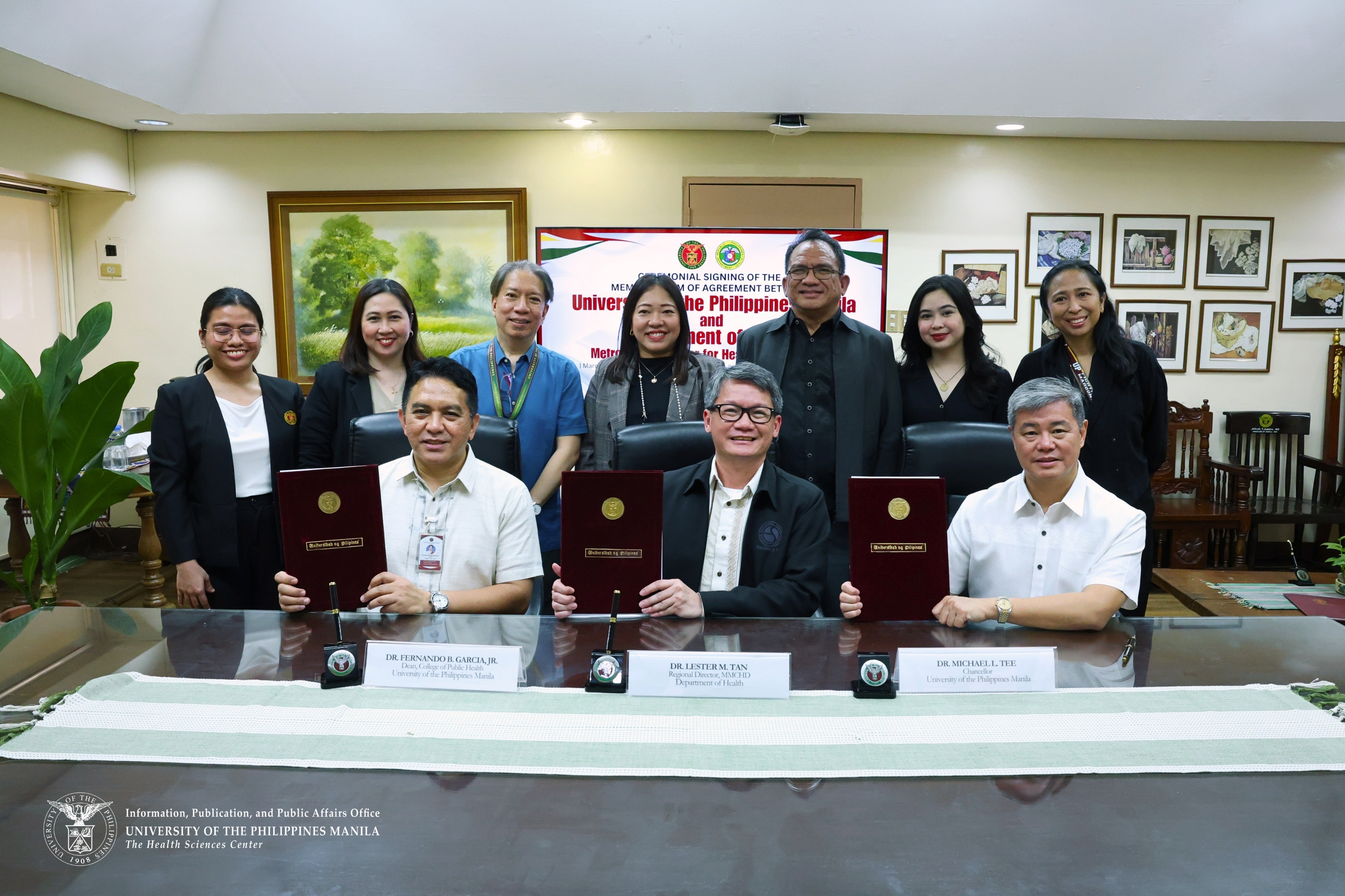 UP Manila and College of Public Health officials, together with representatives from the Department of Health–Metro Manila Center for Health Development (DOH-MMCHD), agreed that the MOA will strengthen public health by giving students practical opportunities to tackle real-world health challenges. (from left, first row): Dean Fernando Garcia,DOH-MMCHD Director IV Lester Tan, and Chancellor Michael Tee. (from left, second row): University Researcher Charmaine Canizares, CPH Professor, Dr. Azita Racquel Lacuna; CPH Chair, Dr. Ernesto Gregorio, Jr.; DOH-MMCHD OIC Director III, Dr. Janice Kathleen Malesido; DOH-MMCHD Chief Administrative Officer Rodel Alegre; DOH-Human Resources Development Unit (HRDU) representative Ruth Beatriz Gerero; and CPH Linkages Coordinator, Dr. Geraldine Dayrit.